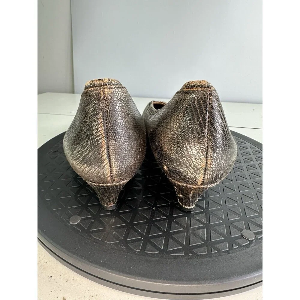 Earthies Womens Tafoya Pewter Leather  Ortho Sole Pump Size 6.5 B Fashion Heels